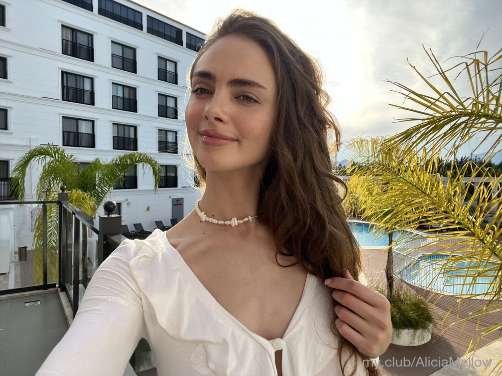 AliciaMellow Free Photos #6