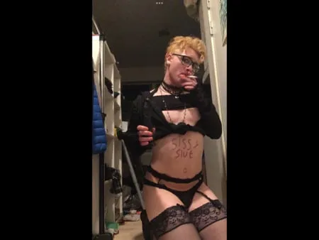 sissy faggot whore cindy         