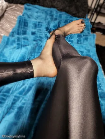 big sexy feet in black nylons           