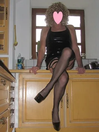 black mini dress and high heel         