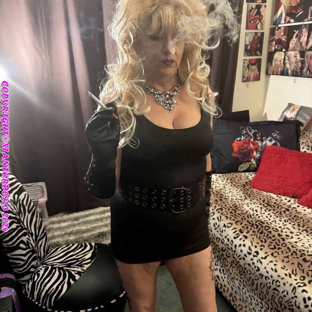 SEXY MILF SHIRLEY