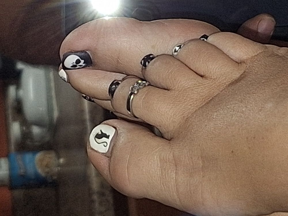 Girlfriends&#039; toes #4