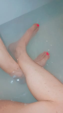 Ongles roses pieds et bite 