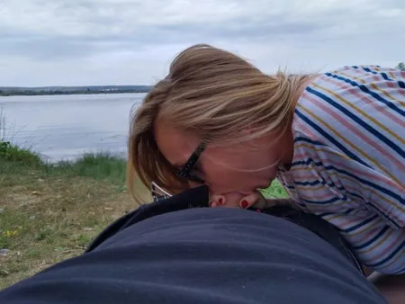 exhib and public blowjob by the lake         