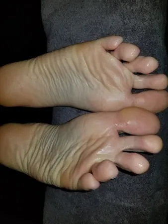 sunny grove sexy feet         