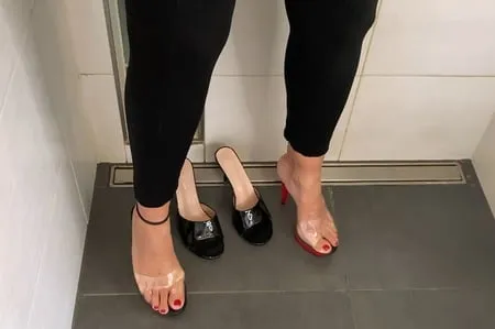 pissing in leggings on mules         