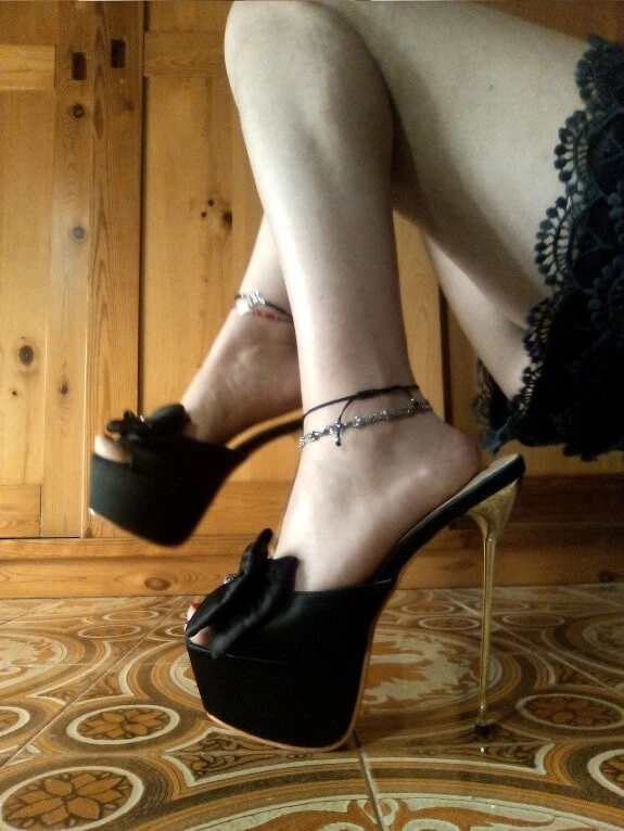 Sexy high heels and feet 💖 #43