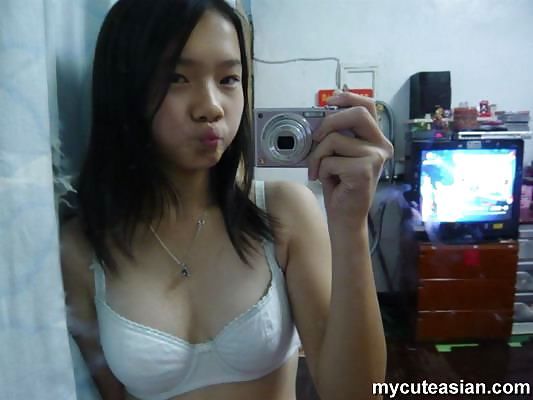 Cute Asian girlfriend selfshot nude pics #6