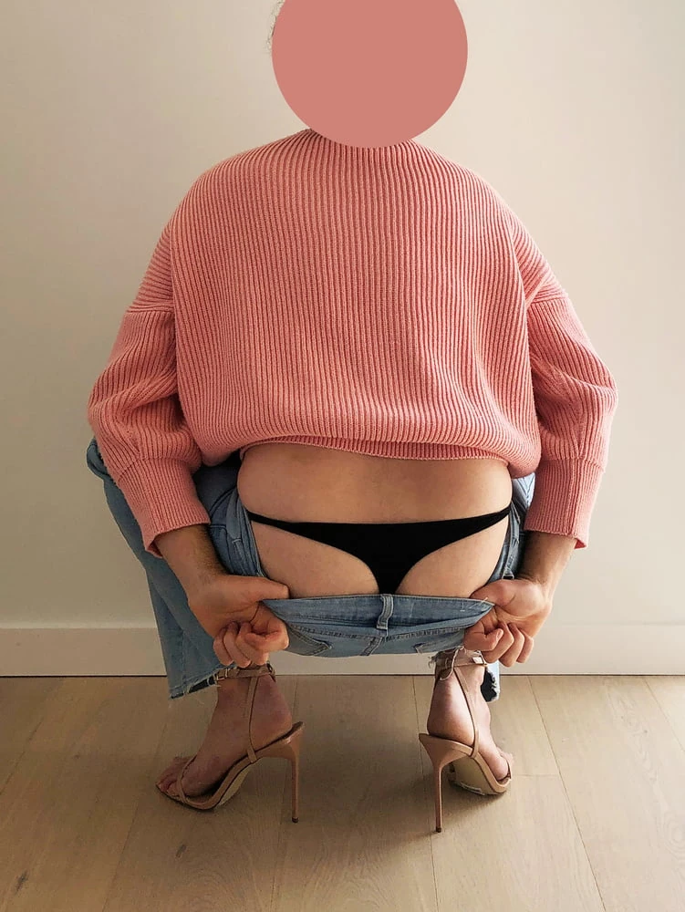 Exposed thong in jeans &amp; stiletto&#039;s 2