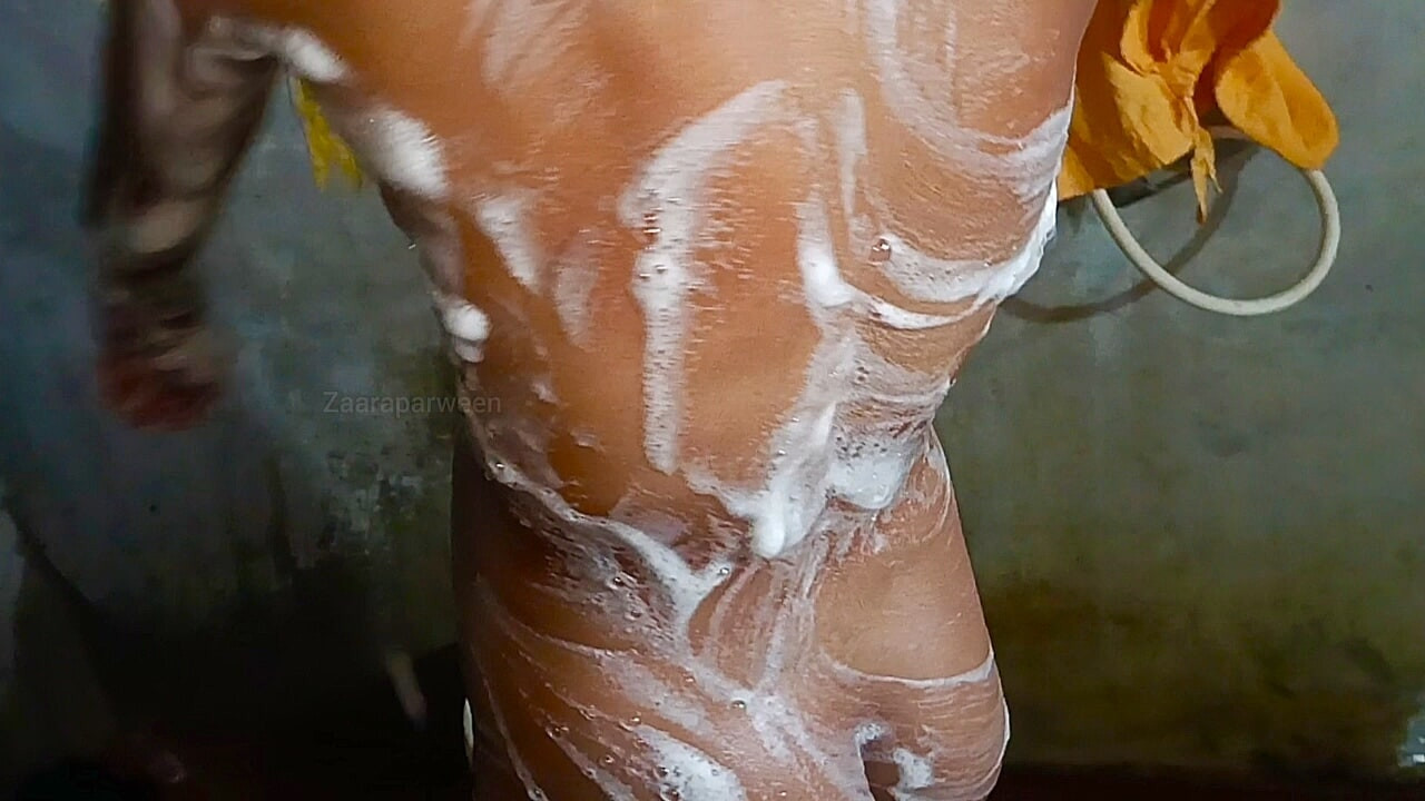 Bhabhi Bathing #2