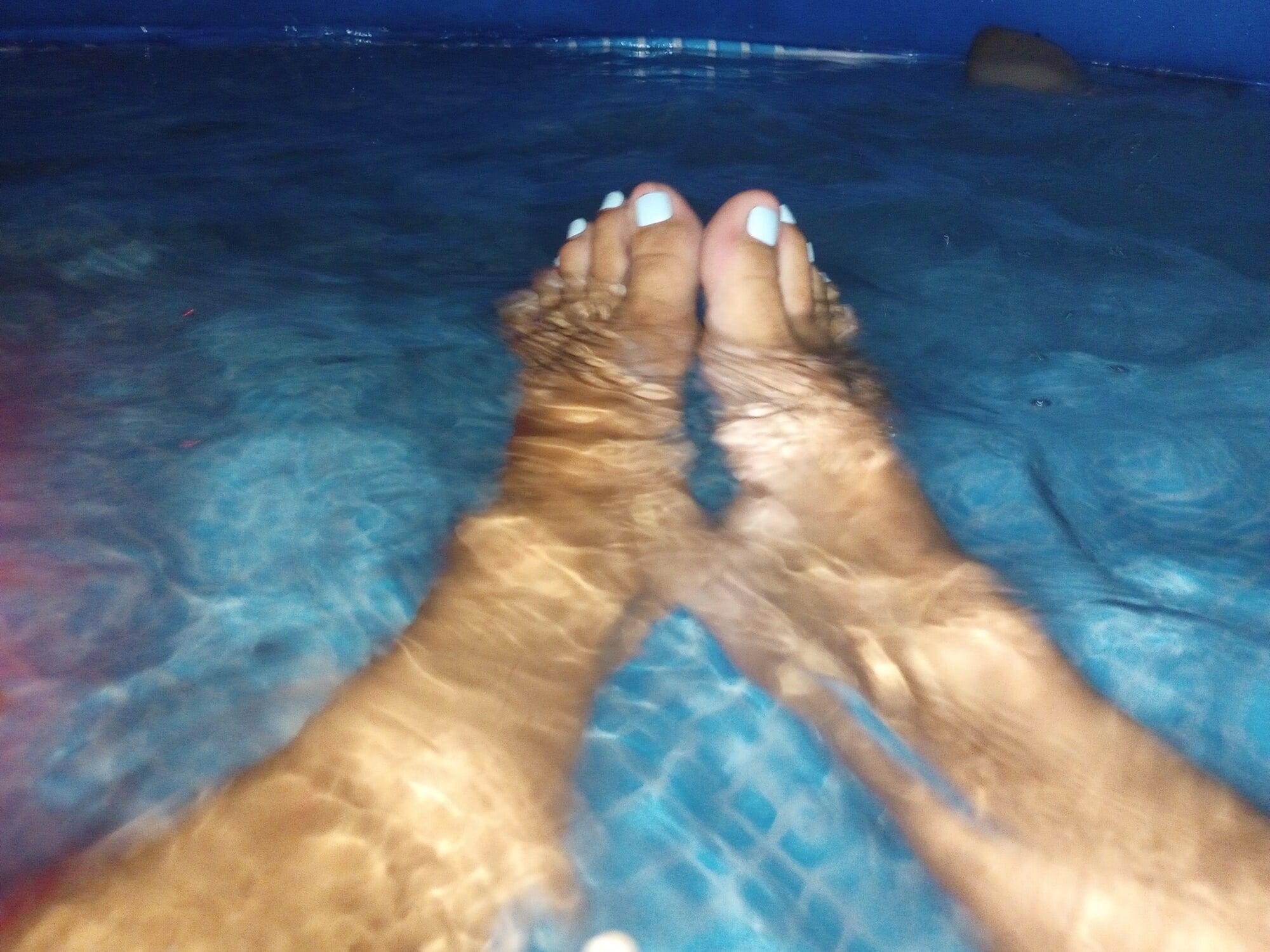 Under water feet 1