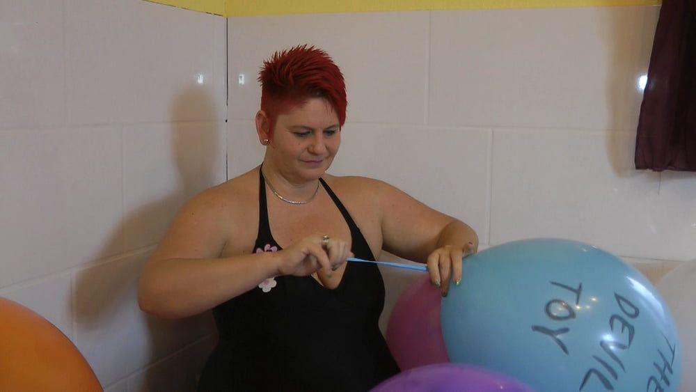 Balloon session in the tub #5