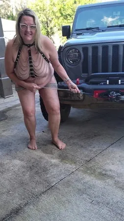 mature bbw in leather and chain         