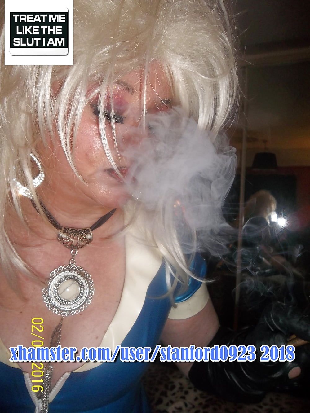 SMOKING SLUT IN RUBBER #25