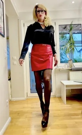 shemale trans crossdresser milf         