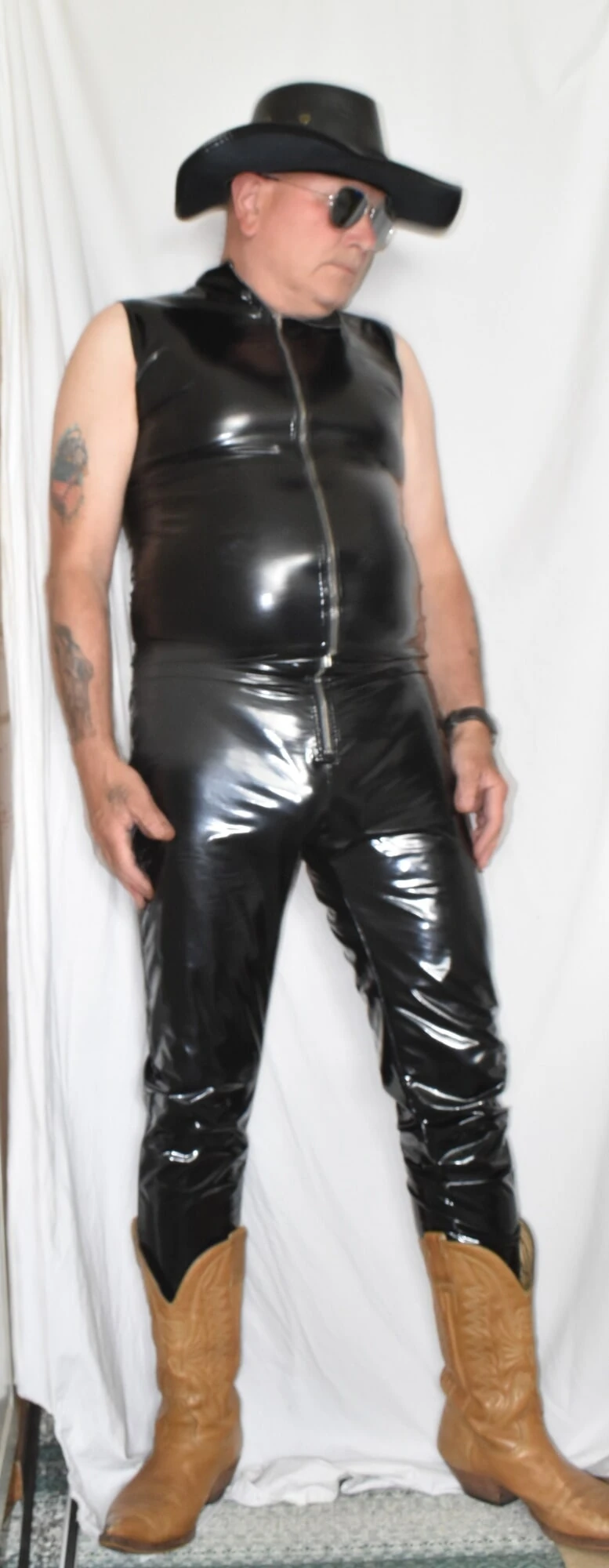 TIGHT HOT BLACK LACK IT IS HOT AND LETS IT TO BURN,