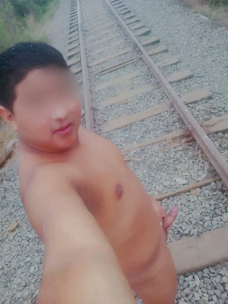 Selfiesnudes En Las Vias Del Tren 25 Nude Pics Xhamster