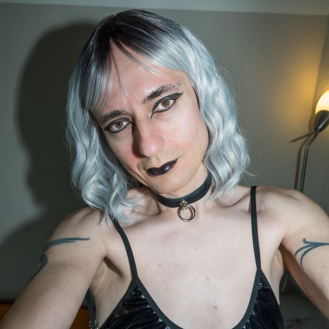 Lara Dark