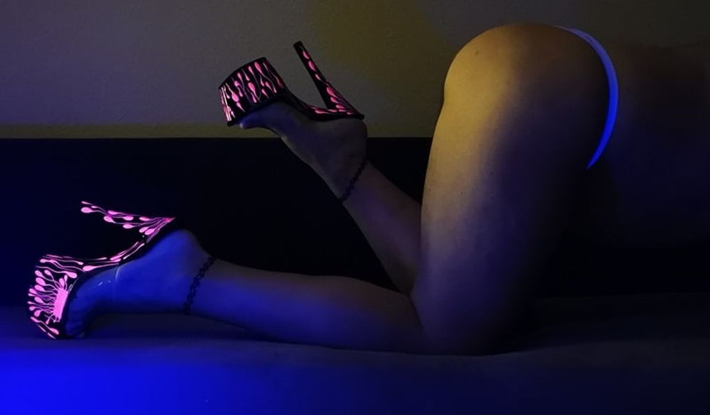 Sexy CD Feet On High Heels Posing In Neon Light #31