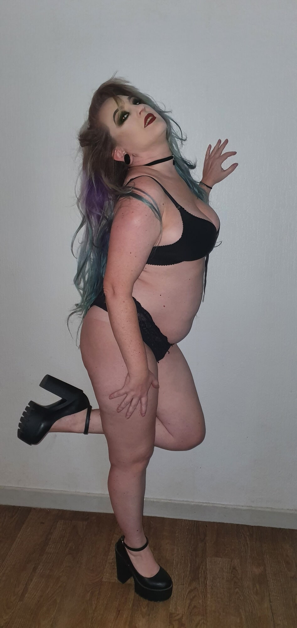 Chubby MILF Amy Leaf- Last pics before i cut my hair #5