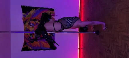 sensualizing in poledance         