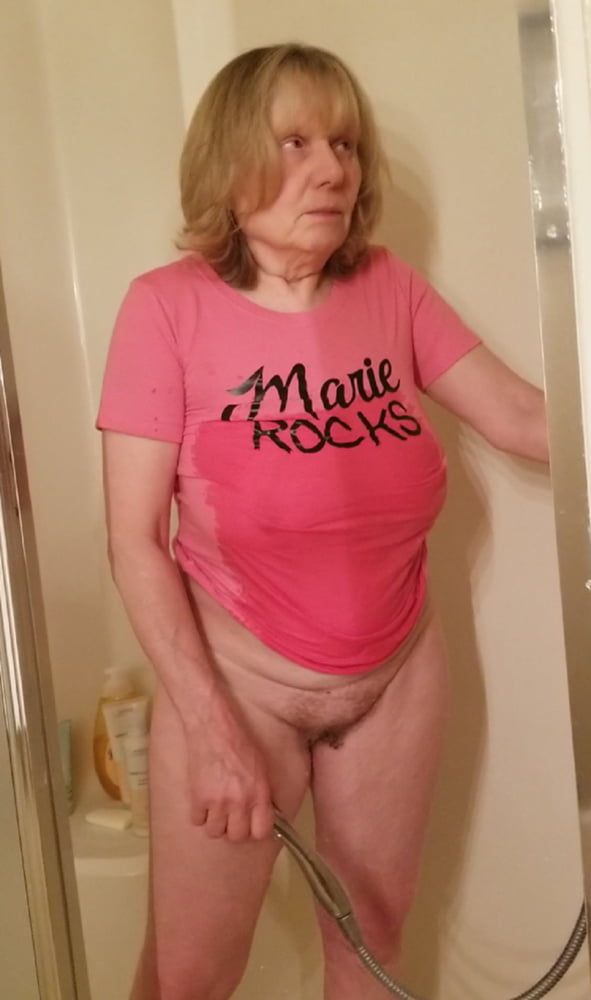 Hot grandmother sprays her pussy and cums in a wet t-shirt #5
