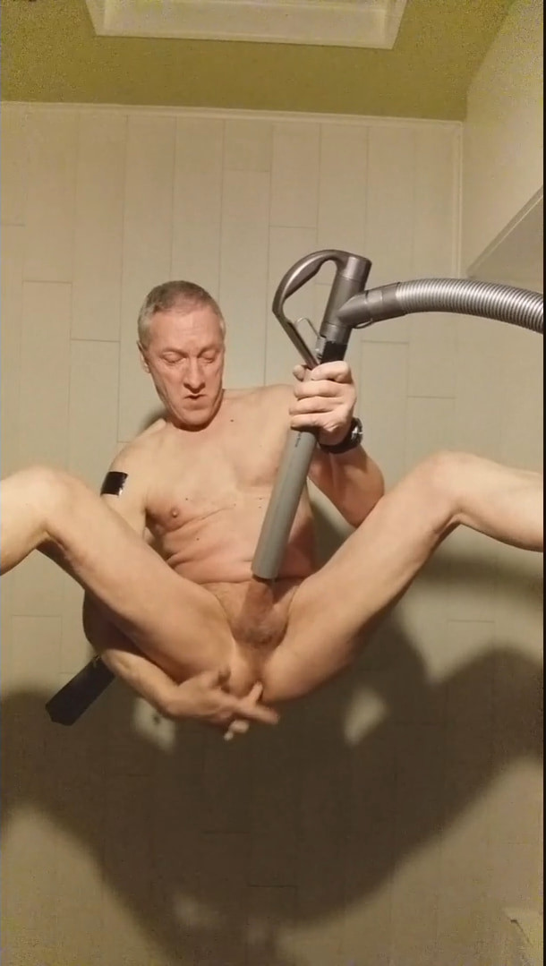 VACUUMCLEANER SUCKING THE CUM OUT OF MY EXHIBITIONIST DICK