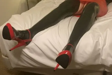 black and red latex fetish couple         