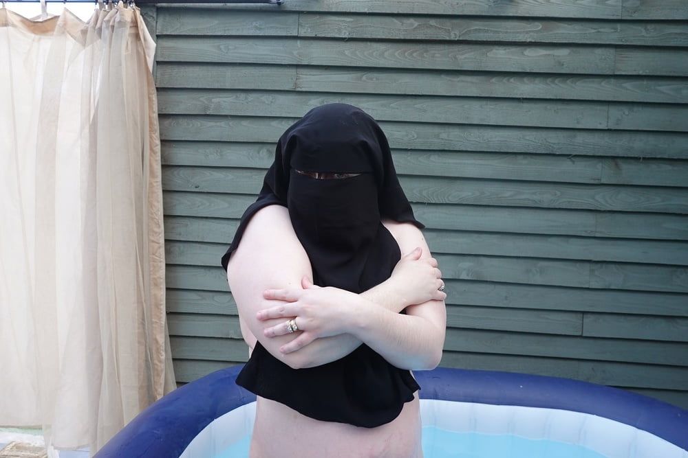 Niqab nude in Hot tub #34