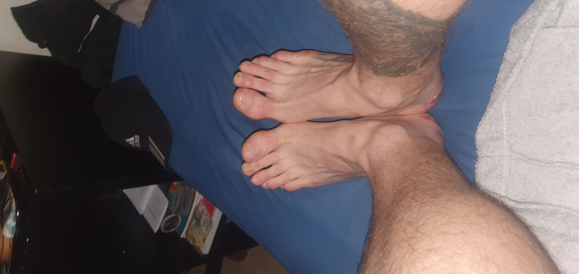 Feet boy