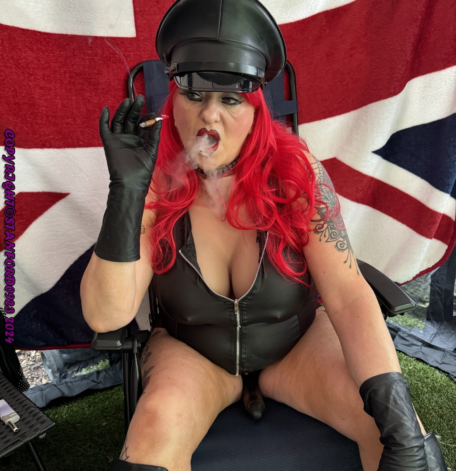 MISTRESS SHIRLEY SMOKING IN LEATHER