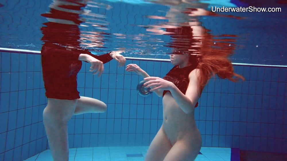 Simonna and Diana UnderWaterShow #10