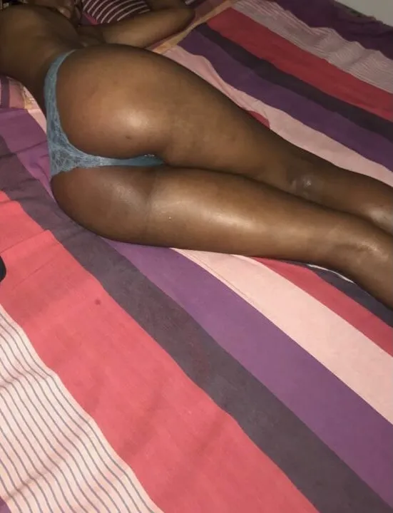 Srilankan wife hot beautiful ass  