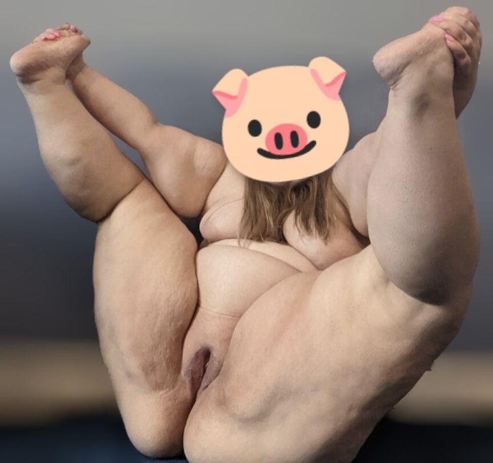 Fuckpig whore loves showing off