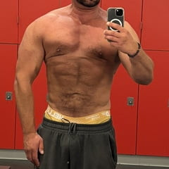 Sexy muscle guy 