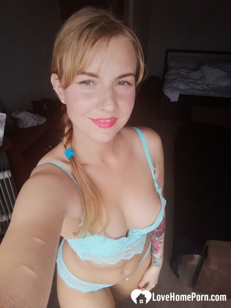 A couple of selfies before the beach #8