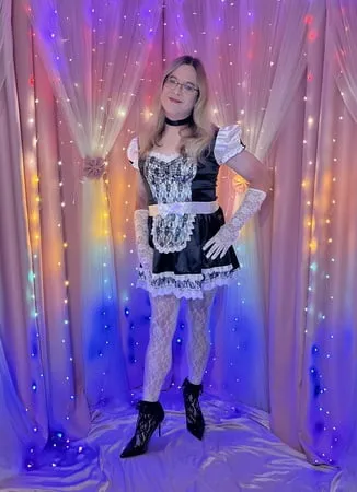 joanie maid in lace         