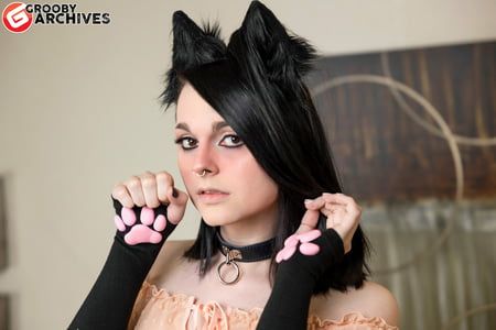 GROOBY-ARCHIVES: Horny Kitty Paige Turner!