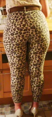 me in leopard leggins         