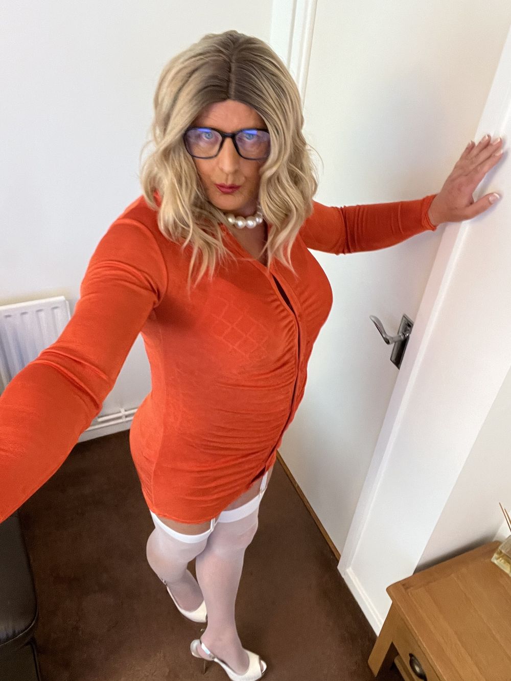 Amateur crossdresser Kellycd2022 sexy milf bodysuit stocking