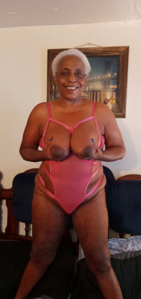 Hot Mature Pussy In Pink #8