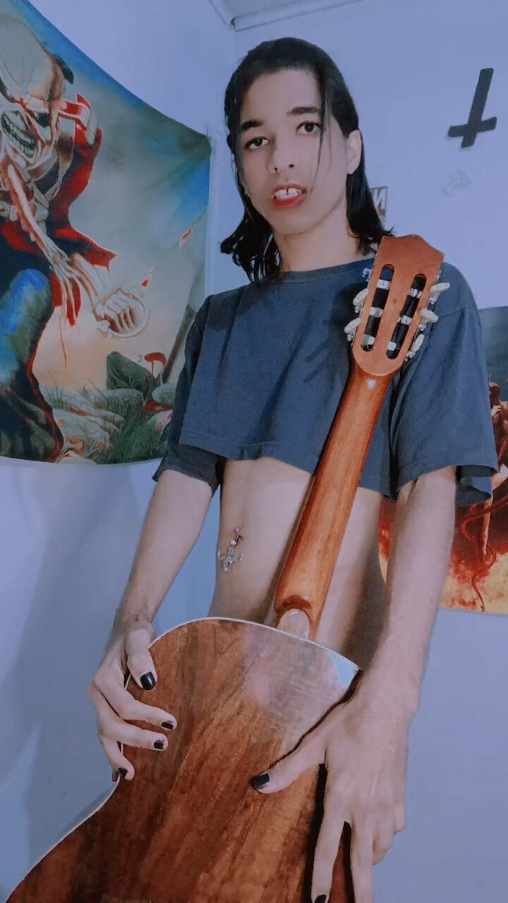 Carles Gay - Menino pintudo com violao alisando o pau duro  #5