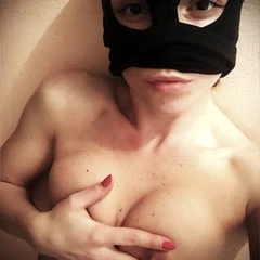 Hiding my face, showing my feet