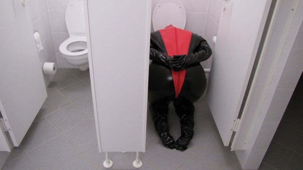 Anna as a toilet in latex ... #5