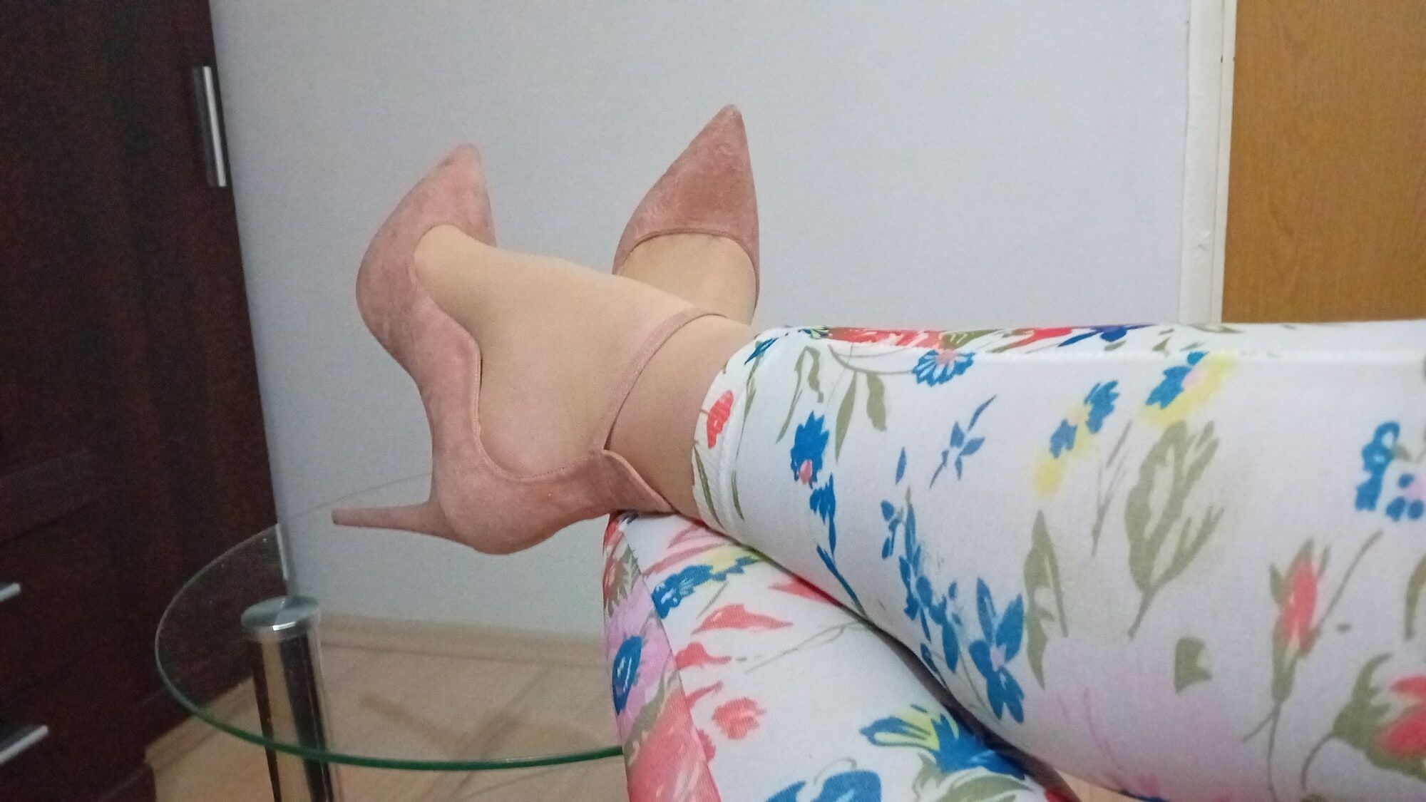 Crossdresser In Sexy Pink Suede Pointed Toe High Heels #5