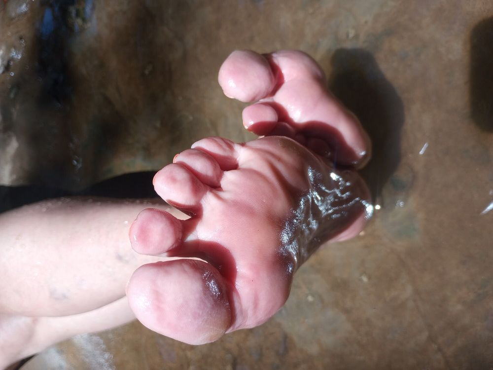 Sexy wet feet #10