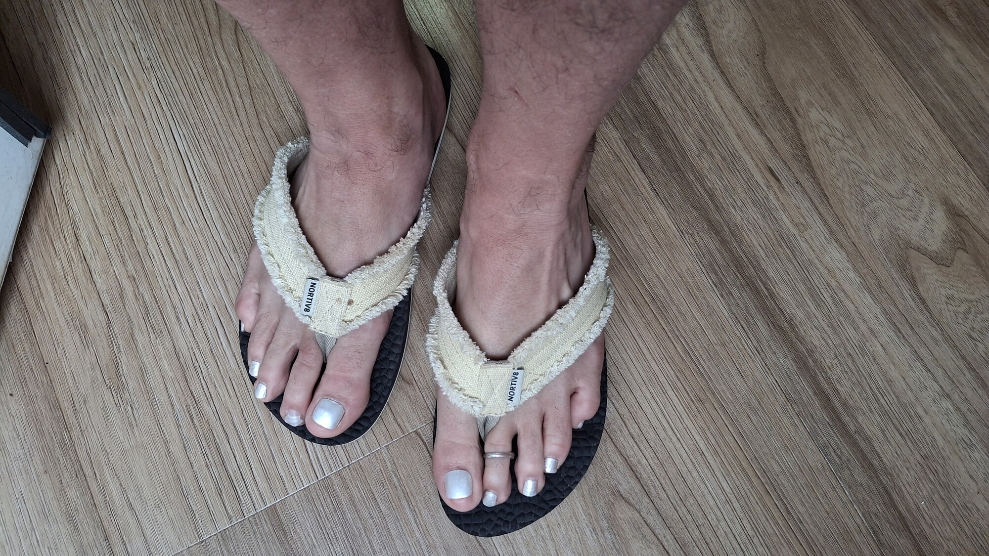 Kakiku pakai sandal jepit