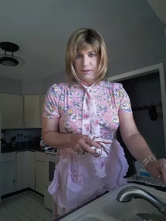 housewife vicki         