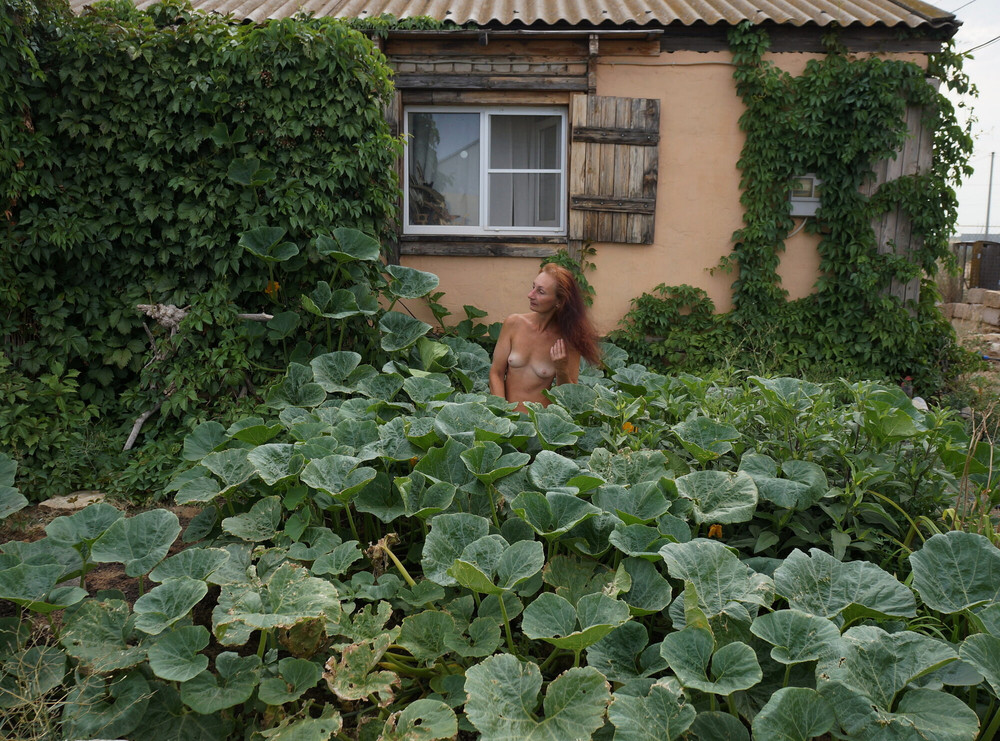 Nude in Frontyard #8