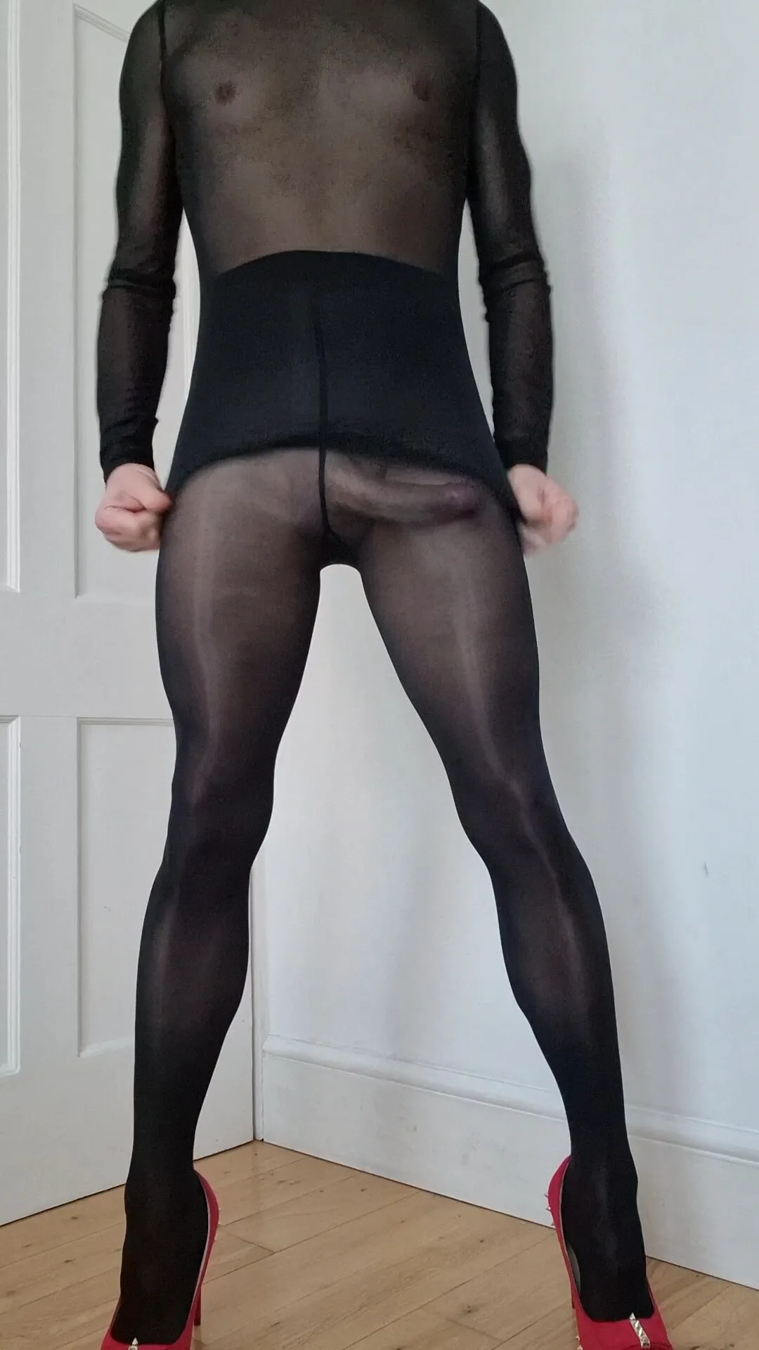 Dressed up in nylon cumming after giving sexy massage